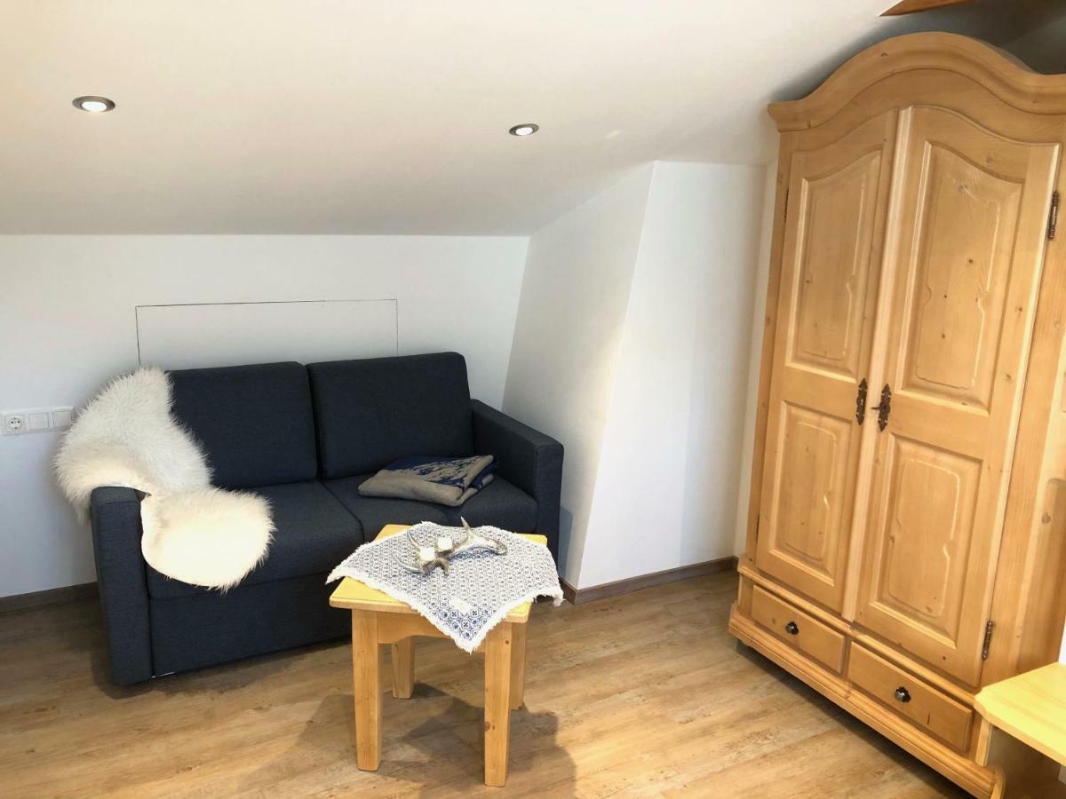 Mansardenwohnung Rehkitz Шёнау-ам-Кёнигсзе Экстерьер фото